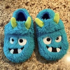 Monster slippers, size 8 toddler boys